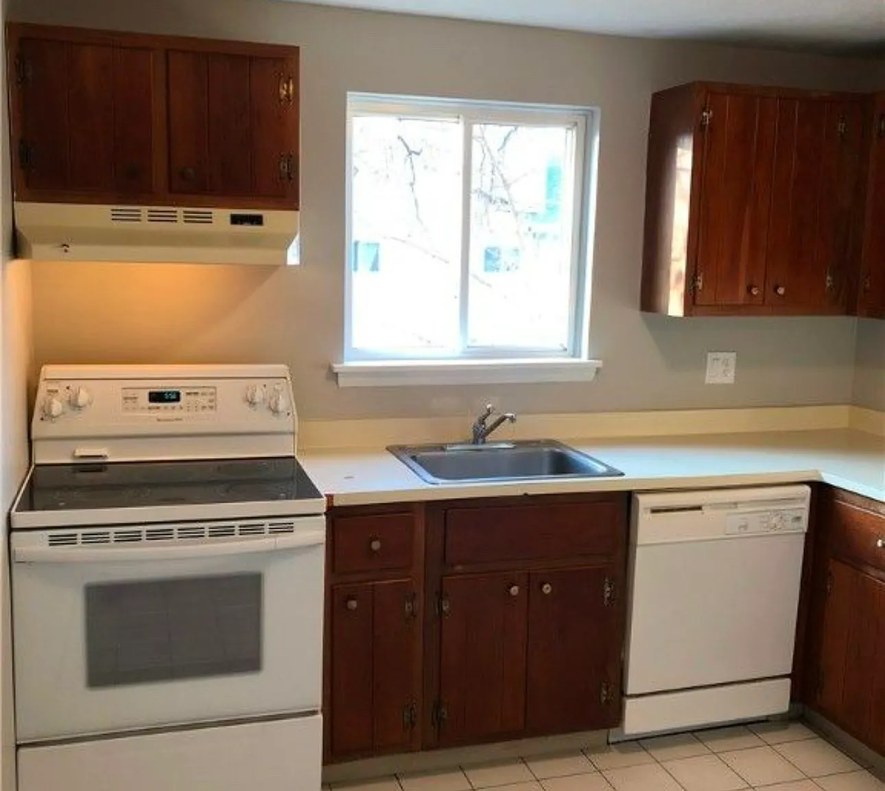 1455 Norton St — Photo 2