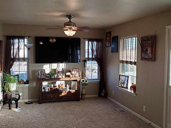 3rd image of 1075 Shadow Mountain Dr