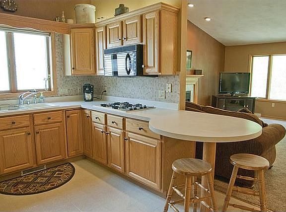 3rd image of 7 Village Homes Dr