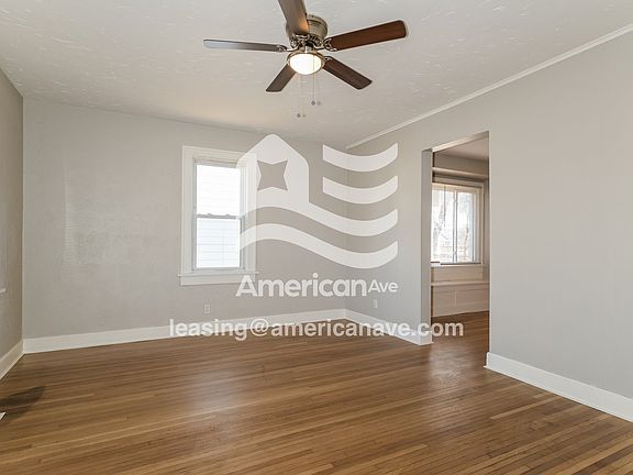 1135972_003_wm_-_living_room_13584219.jpg