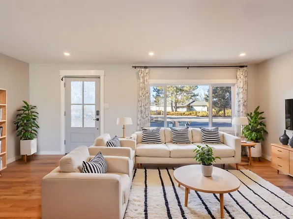 62960 Clyde Ln, Bend, OR 97701