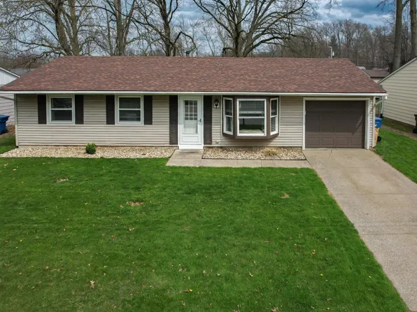 1371 Hollyview Dr, Vermilion, OH 44089