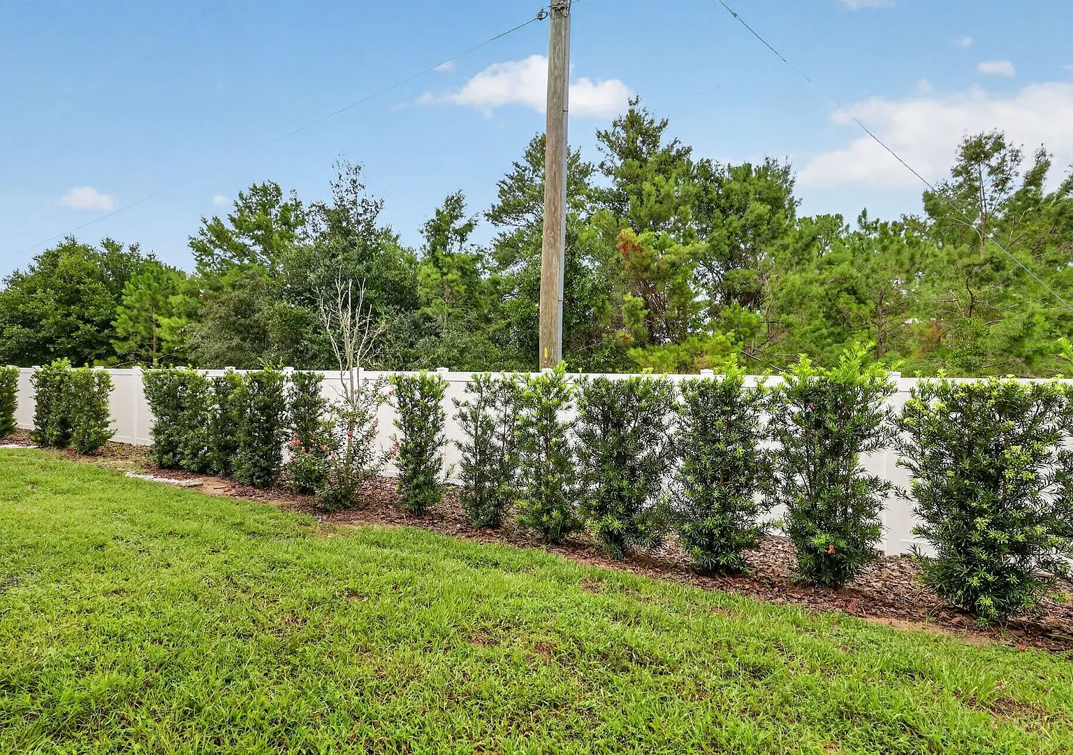 Two-Story 3BR/2.5BA Townhome in Tavares — Photo 4
