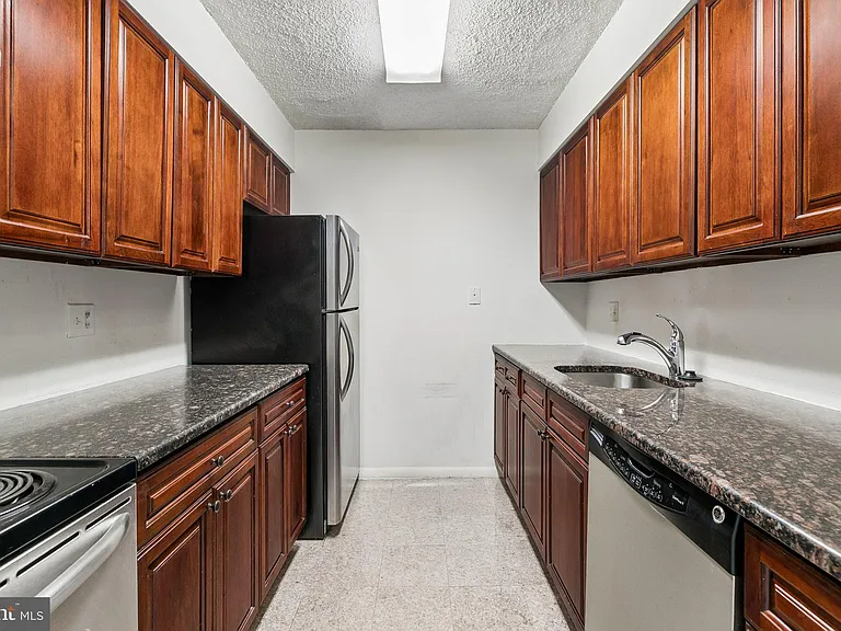 1420 Locust St #37P — Photo 4