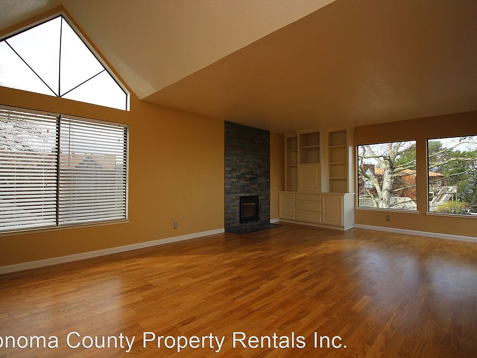 1st image of 298 Headlands Ct