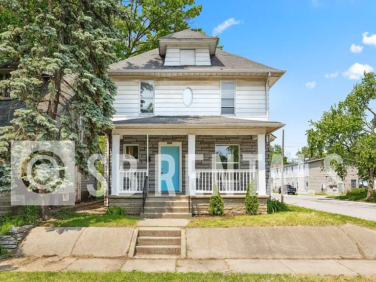 135 E Bowman St — Photo 1