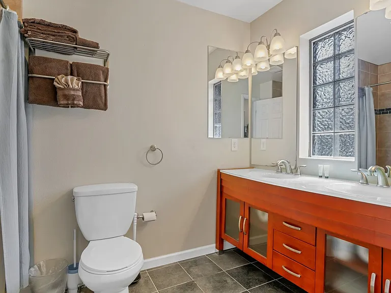 410D Bayview Dr — Photo 13