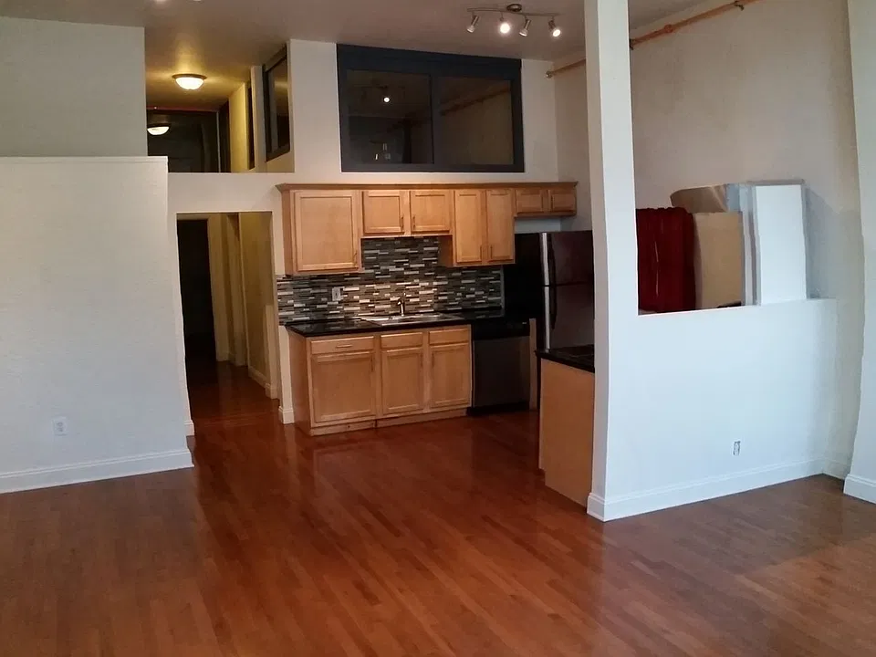 2405 Sarah Street