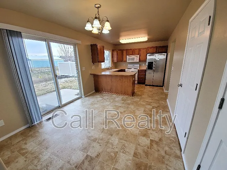 1814 N Arc St — Photo 6