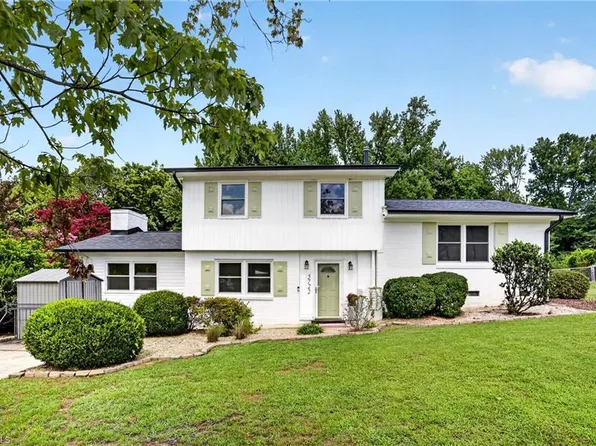 5722 Friendswood Dr, Greensboro, NC 27409