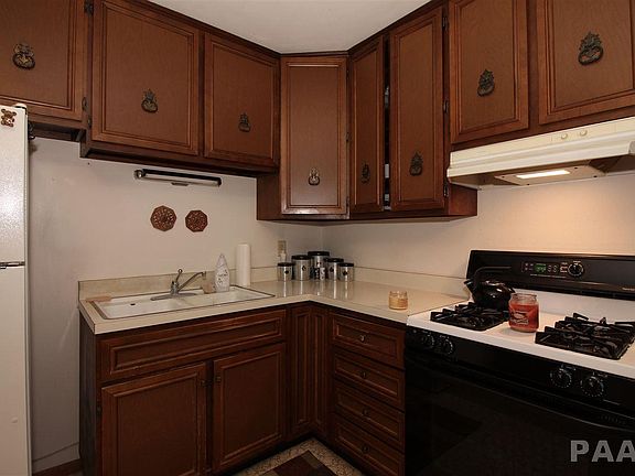 3rd image of 3600 W Warwick Dr