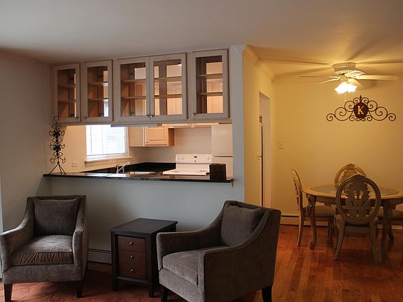 2nd image of 2411 Woodlyn Dr #106