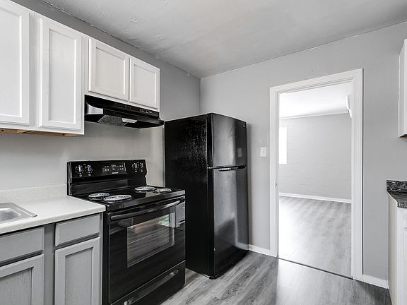 2nd image of 2121 Phaup St APT C