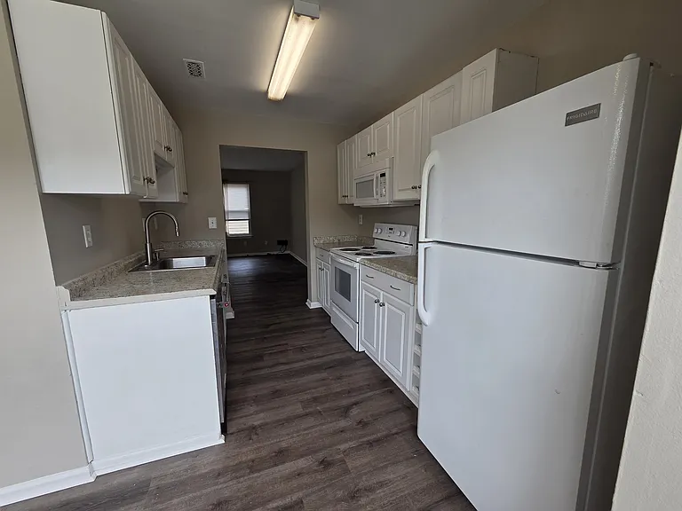 314 Falling Ln — Photo 3