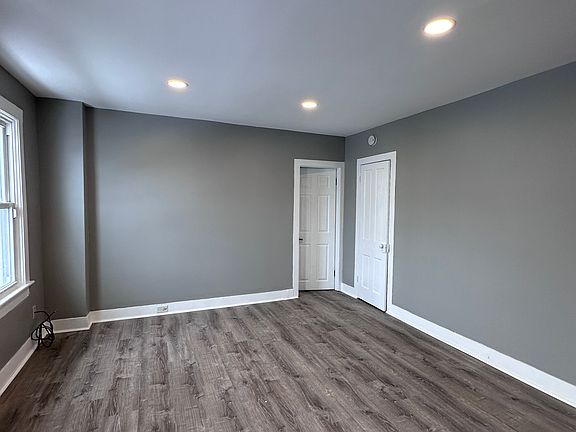 5th image of 408 New Grove St APT 2