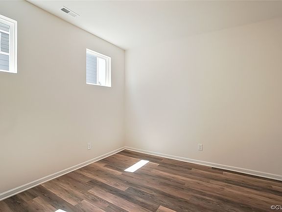3rd image of 7704 Hawthorne Ave