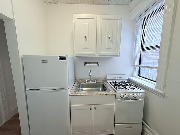 4th image of 24 Phillips St APT 6