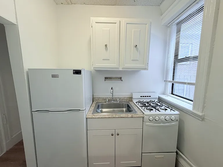 24 Phillips St #6 — Photo 4