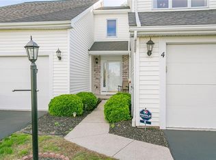 4 Tucana Dr, Fairport, NY 14450