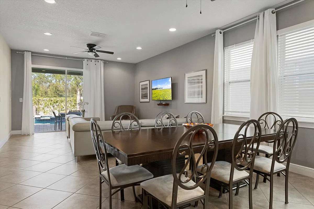 8 bed, 3401 sqft, $4,700 — Photo 4