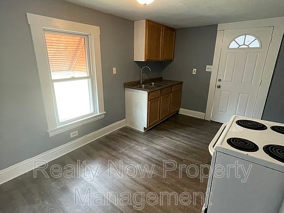 3rd image of 2918 Roanoke Ave #2