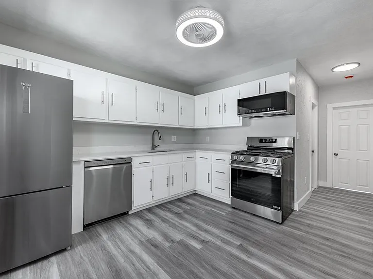 186 Marion St #3 — Photo 7