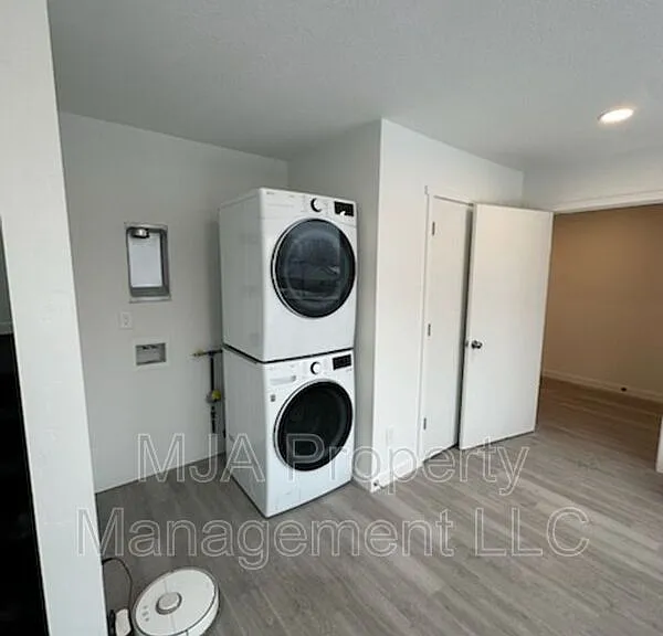 500 E Fort Union Blvd #B1 — Photo 18
