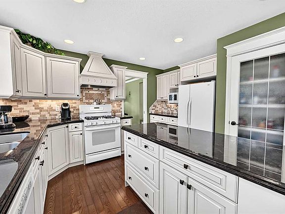 5th image of 20 S Clover Ln