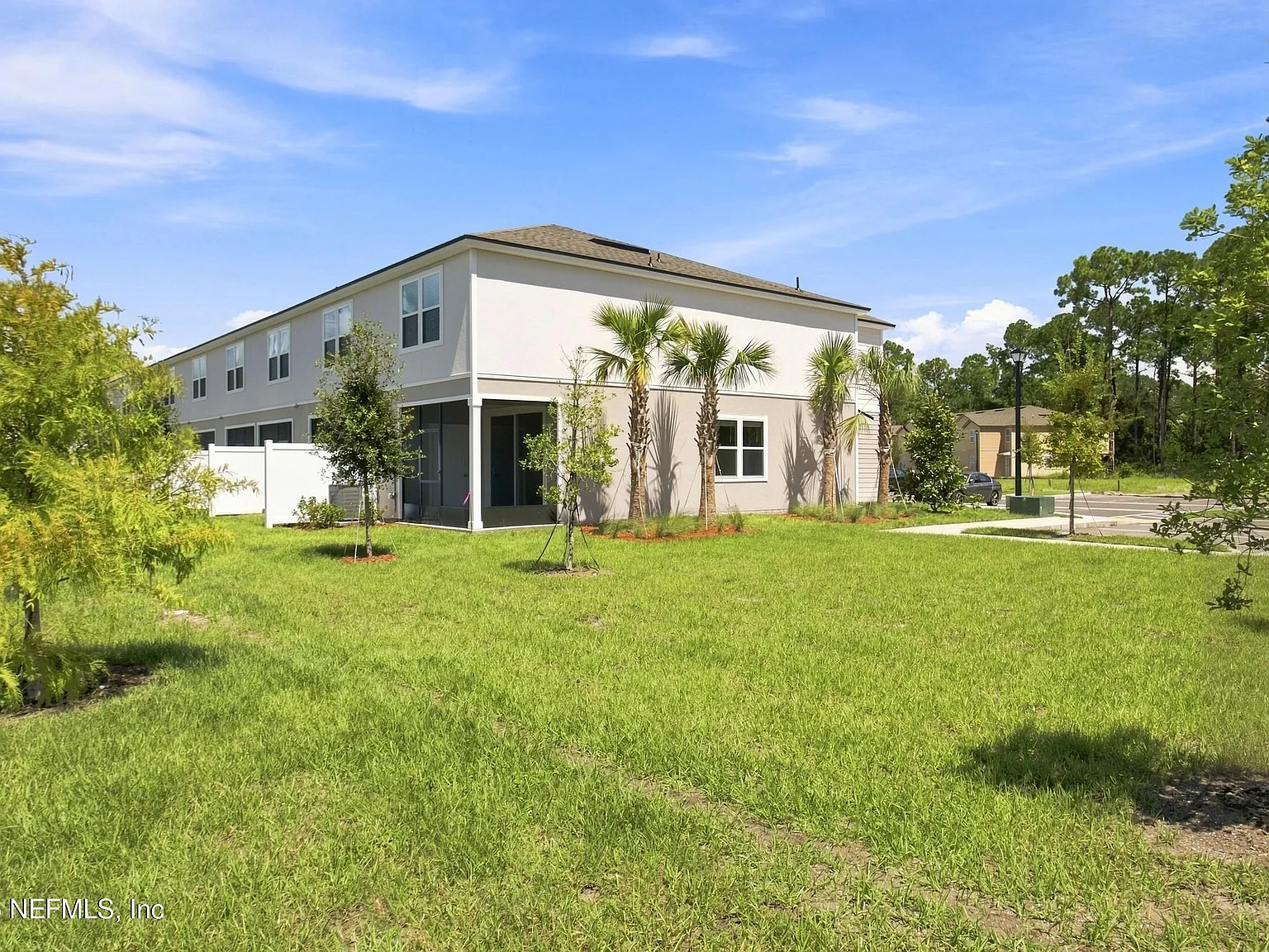 3 bed, 2.5 bath, 1308 sqft, $1,900 — Photo 3