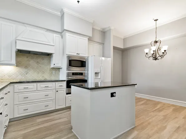 301 Watermere Dr APT 212, Southlake, TX 76092