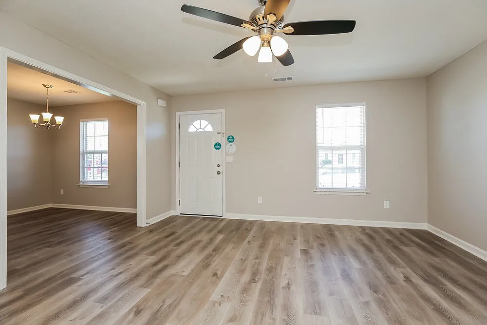 3 bed, 2.0 bath, 1500 sqft, $2,075 — Photo 4