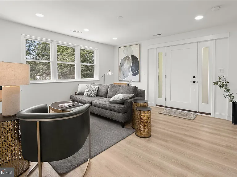 402 Elm Ave — Photo 3