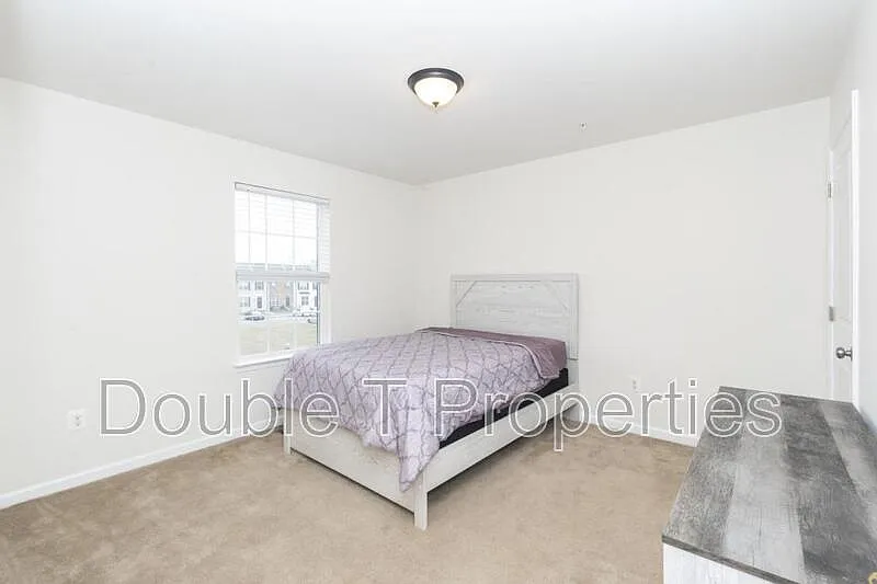 1 bed, 1.0 bath, 1700 sqft, $1,200 — Photo 4