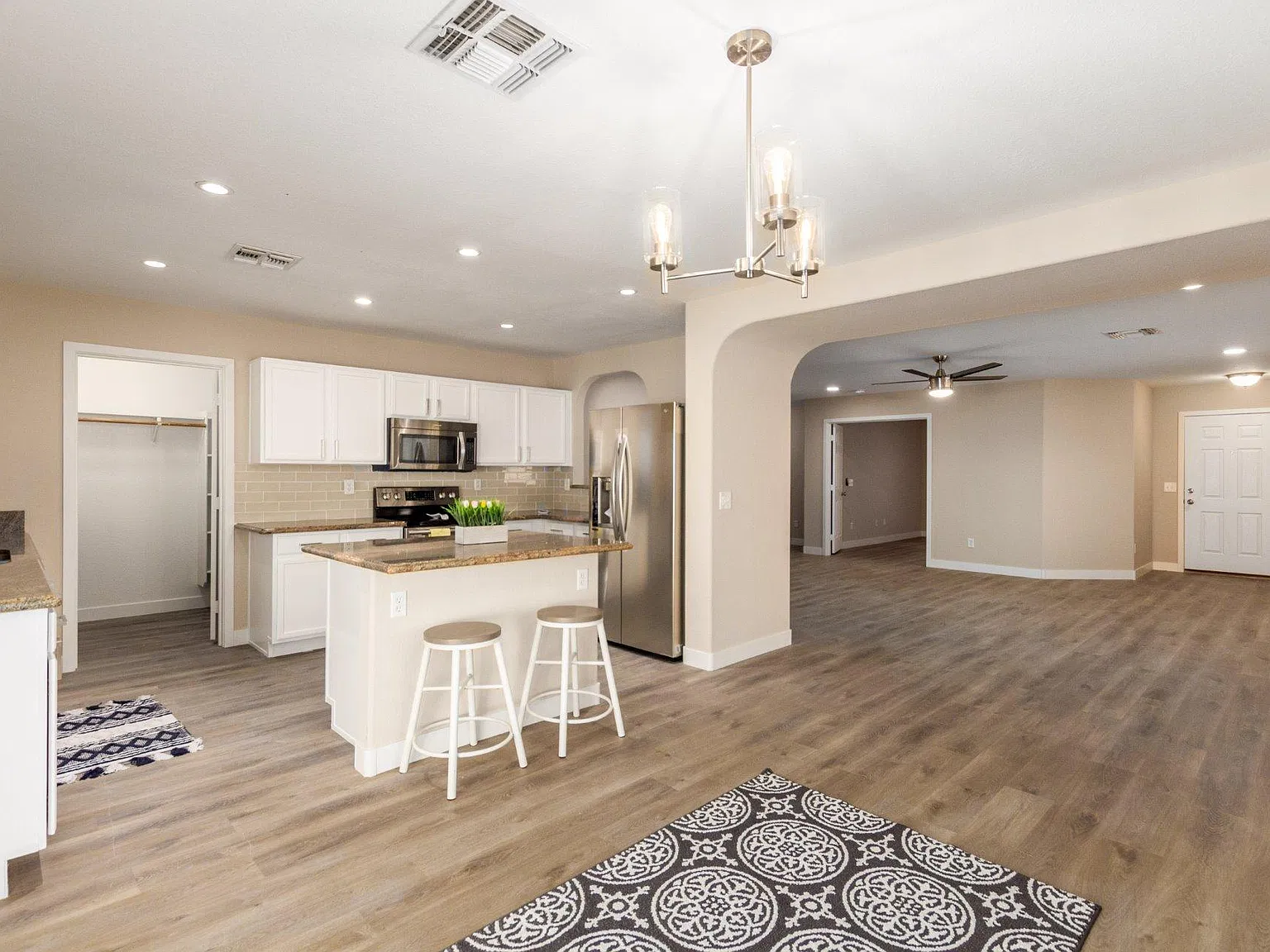 3 bed, 1567 sqft, $2,315 — Photo 4