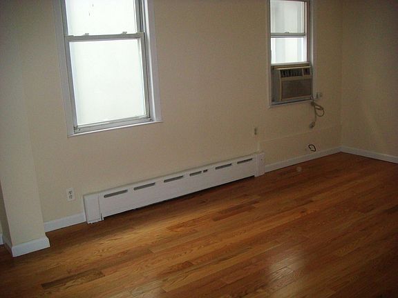 4th image of 2530 46th St #1
