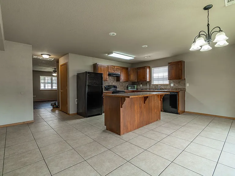 2933 W Scottswood Pl — Photo 8
