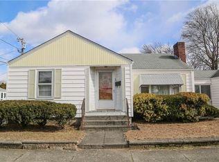 26 Gilmore St, Pawtucket, RI 02861