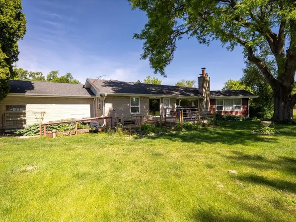 6N192 Weber Dr, Saint Charles, IL 60174