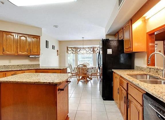 5th image of 48 Chateau Magdelaine Dr
