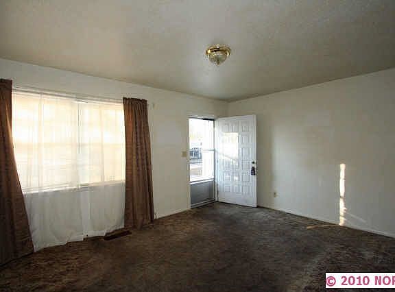 3rd image of 1431 E Pfendler Ave