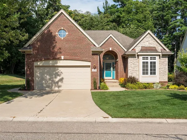 22210 Abington Dr #23, Farmington, MI 48335