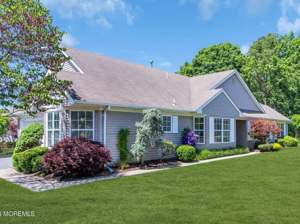 23 Oakmont Road, Lakewood, NJ 08701
