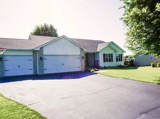 810 Hampton Dr, Byron, IL 61010