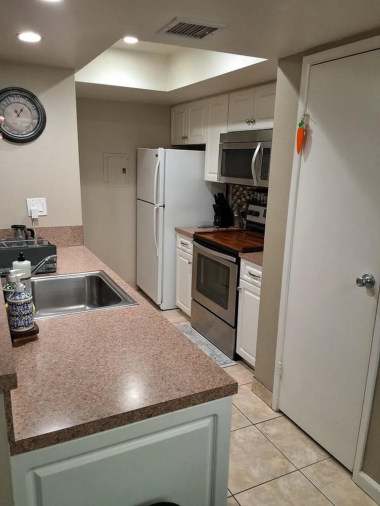 2 bed, 840 sqft, $2,600 — Photo 2