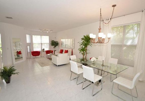 Home For Sale In Woodfield Country Club