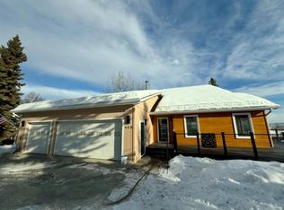 408 Crestmont Dr, Fairbanks, AK 99709