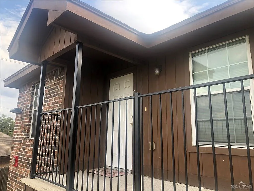 2 bed, 2.0 bath, 1000 sqft, $825 — Photo 2