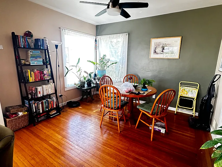 2720 Geneva St — Photo 2