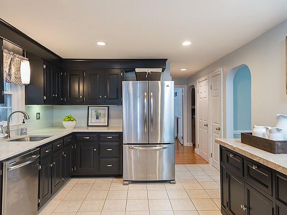 3rd image of 18 Sherrick Ave