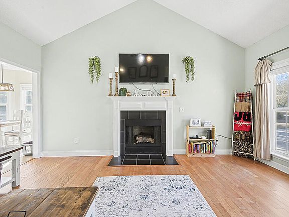 3rd image of 129 Marlee Ct